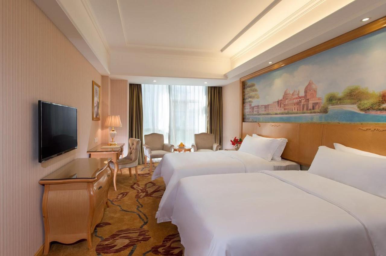 Vienna Hotel Shenzhen Baoneng City Plaza Exterior photo